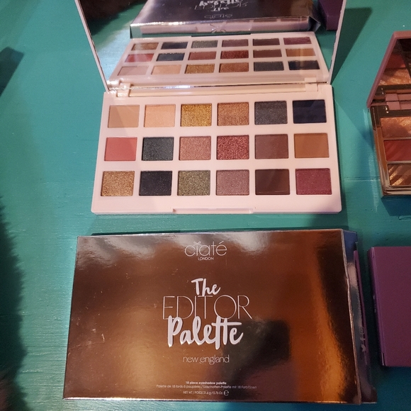 Eyeshadow palette - Picture 1 of 1